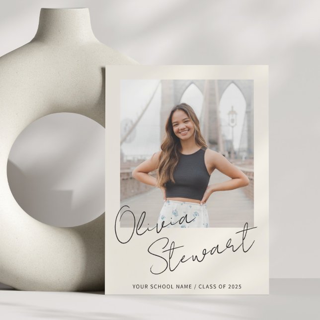 Modernes Minimalistisches Script Abschluss Foto Ankündigung (Von Creator hochgeladen)