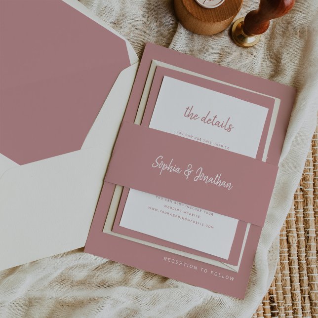 Modernes Minimalistisches Skript | Dusty Rose Wedd Einladungsbanderole (Elegant dusty pink wedding invitation belly bands)