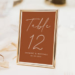 Modernes Minimalistisches Skript Terracotta Weddin Tischnummer<br><div class="desc">Einfache, moderne Hochzeitskarten mit "Tischnummer", die in einem handgeschriebenen, weißen Schrift mit Terrakotta-Hintergrund (oder einer Farbe Ihrer Wahl) angezeigt werden. Um die Terracotta Hochzeitskarten zu bestellen: Name, Hochzeitsdatum und Tischnummer hinzufügen. Jede Nummer muss individuell in Ihren Warenkorb aufgenommen werden. Nachdem Sie alle Tischnummern in Ihren Warenkorb gelegt haben, checken Sie...</div>