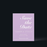 Modernes Minimalistisches Soft Lila & Weiß Save The Date<br><div class="desc">Hübsche,  moderne,  minimalistische und trendige Hochzeit Save the Date bietet einen weichen,  pastellfarbenen lila Hintergrund (Pantons Farbauswahl 2022 "Orchid Bloom") mit weißen,  anpassbaren Textblöcken in modernen Schriftart</div>