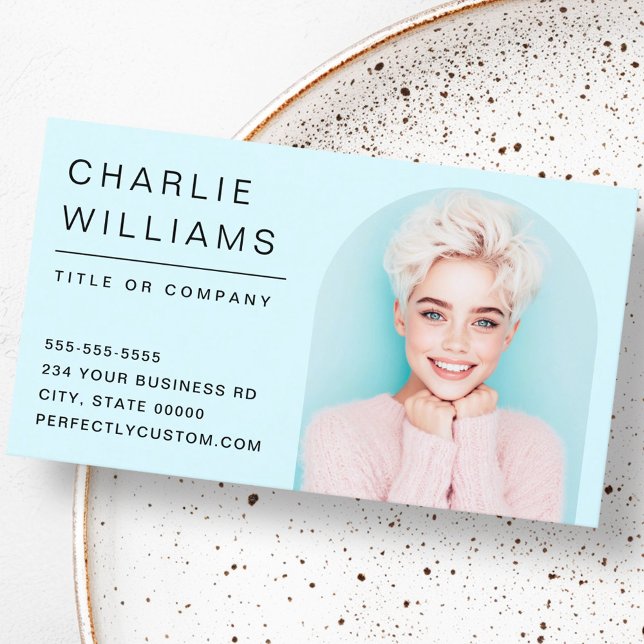 Modernes, minimallichtes Aqua-Foto Visitenkarte (Modern minimal light aqua blue arch photo frame business card)