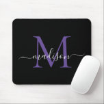 Modernes Monogram Black Lila Violet Girly Script Mousepad<br><div class="desc">Moderne Schwarz Lila Violet Monogram Elegant Girly Script Mouse Pad</div>