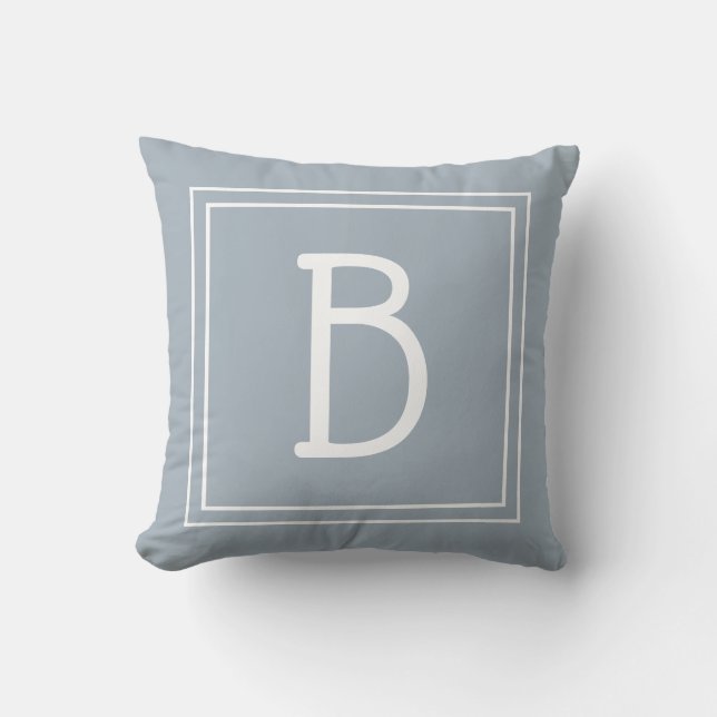 Modernes Monogram Custom Initial Square Dusty Blue Kissen (Vorderseite)