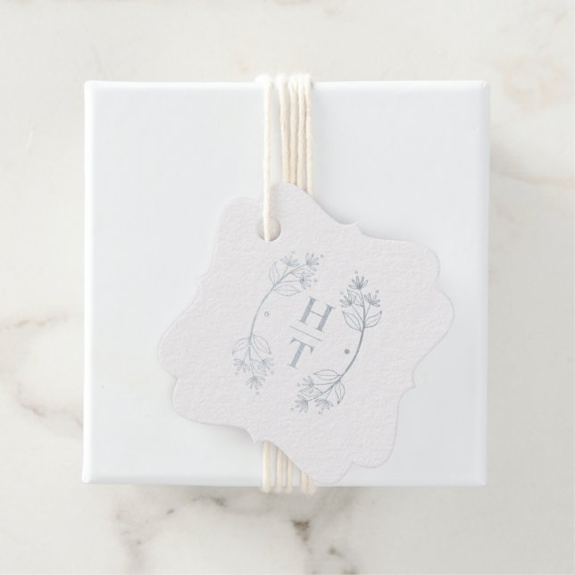 Modernes Monogram Wappen Dusty Blue Wedding Willko Geschenkanhänger (Mit Box)