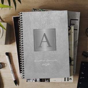 Modernes Monogramm 2026 beruflich silberelegant Planer