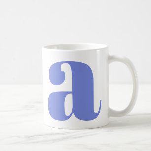 Modernes Monogramm-Anfangsschreiben in Periwinkle Kaffeetasse
