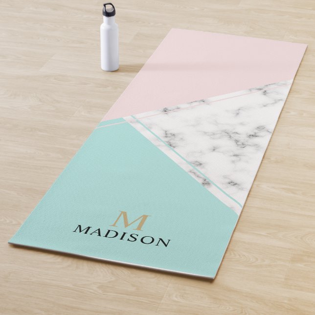 Modernes Monogramm aus Farbblock Yogamatte (Beispiel)