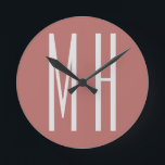 Modernes Monogramm Beruflich Schlicht Minimalistis Runde Wanduhr<br><div class="desc">Einfache Bearbeitungsprogramme. Unterschiedliche Typen und Größen,  Farbe und Schriftart.</div>