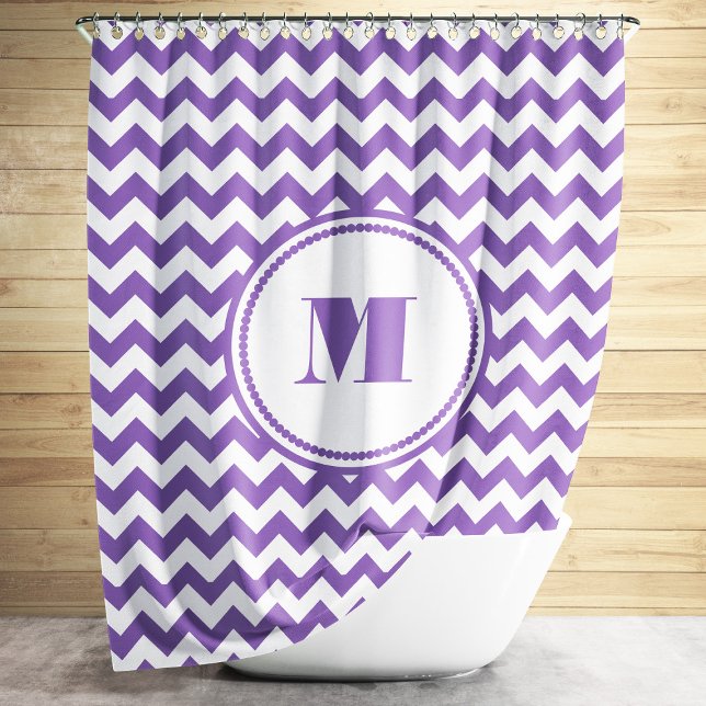 Modernes Monogramm Lila Zickzack Duschvorhang (Modern Monogram Purple Chevron Stripes Shower Curtain)