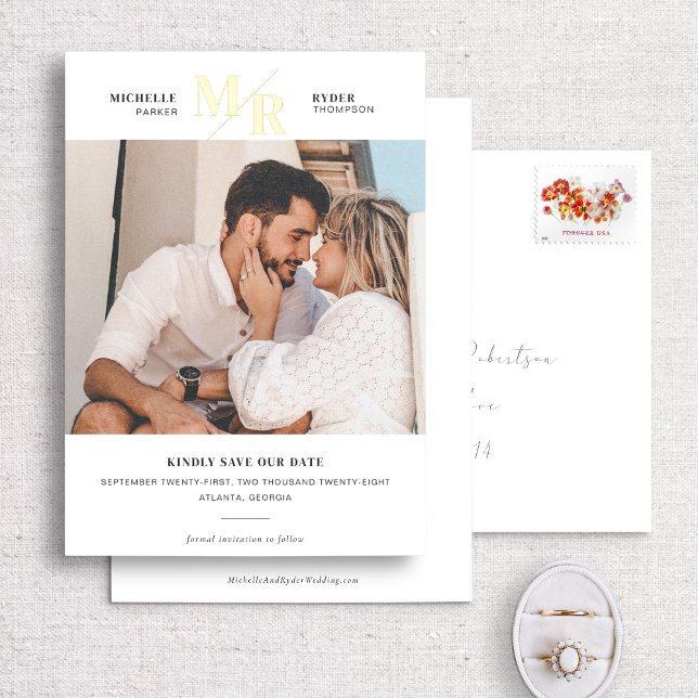 Modernes monogramm-Minimales Foto Save the Date au Folieneinladung (Von Creator hochgeladen)