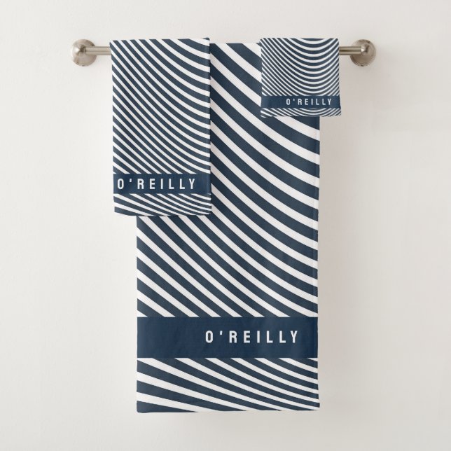 Modernes Monogramm Navy Blue and White Stripe Must Badhandtuch Set (Insitu)