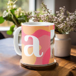 Modernes Monogramm - Retro-Bio Kurven - Foto Kaffeetasse<br><div class="desc">Modernes Design mit Bio Kurven in Rosa-,  Korallen- und Mandarine-Tönen. Personalisieren Sie diese Kaffee-Tasse mit einem Monogramm und Foto. Fügen Sie ein Foto hinzu,  um ein tolles Geschenk zu machen. Wenn Sie die Bilder oder Monogramme anpassen müssen,  klicken Sie auf das Werkzeug anpassen,  um Änderungen vorzunehmen.</div>
