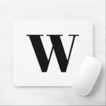 Modernes Monogramm Schwarz-weißer, individueller A Mousepad<br><div class="desc">Moderne,  elegante und elegante Schrift mit elegantem Mouse-Pad,  individuell auf das jeweilige Monogramm zugeschnitten,  initial,  brillant,  schwarz und weiß.</div>