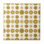 Modernes Mustard Gold geometrisches Muster aus dem Fliese<br><div class="desc">Modernes, inspiriertes Design aus der Mitte des Jahrhunderts mit Vintagen Mustern von Retro-goldenen Senfkreisen auf weißem Hintergrund. Einfaches, sauberes modernes Design. Erstellen Sie Ihr eigenes benutzerdefiniertes Muster, indem Sie ein neues Bild hochladen, oder verwenden Sie die Schaltfläche "Diesen Designer kontaktieren", um Hilfe zu erhalten. So erstellen Sie Ihr eigenes gemustertes...</div>