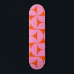 Modernes Muster in pink und orange Skateboard<br><div class="desc">Retro Mid Century Modernes Muster - Abstrakte geometrische Formen - Niedliches und Minimalistisches Muster in Rosa und Orange.</div>