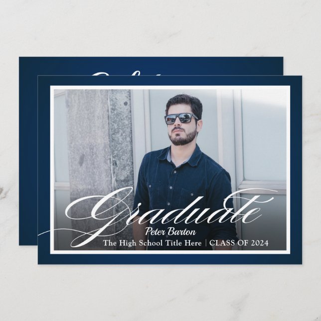 Modernes Navy Blue Silver Script Foto Grad Party Einladung (Vorne/Hinten)
