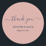 Modernes Navy Blue und Blush Danke Stickers<br><div class="desc">Elegante personalisierte marineblau und errötet Hochzeit danke Ihnen Aufkleber mit einem modernen Script-Schriftart. Matching-Elemente verfügbar.</div>