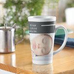 Modernes Niedliches Baby-Foto | Schönheitsangebot Milchtasse<br><div class="desc">Erleben Sie das Wesen der Unschuld und Schönheit mit unserer modernen und bezaubernden Baby-Foto-Kollektion auf Zazzle! Die wertvollen Momente mit diesen bezaubernden Bildern, die die Reinheit und Freude der Kindheit feiern. Jedes Element ist sorgfältig darauf ausgelegt, die Schönheit der Unschuld zu zeigen, und erinnert uns an die einfache, aber tief...</div>