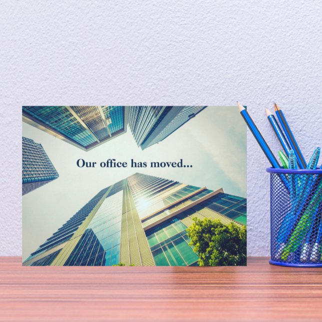Modernes Office-Gebäude - Adressenänderung Ankündigung (Von Creator hochgeladen)