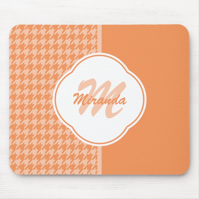 Modernes orange Hahnentrittmuster-Monogramm und Mousepad (Vorne)