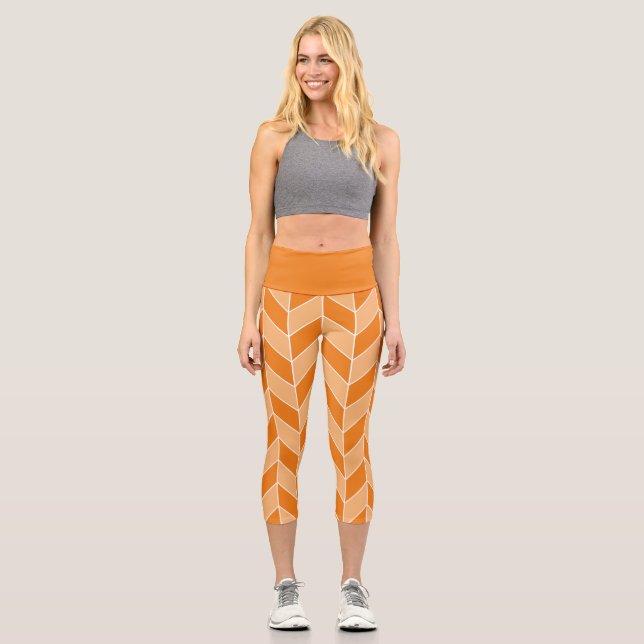 Modernes Orange Peach Herringbone Zickzack Muster Capri Leggings (Vorderseite)