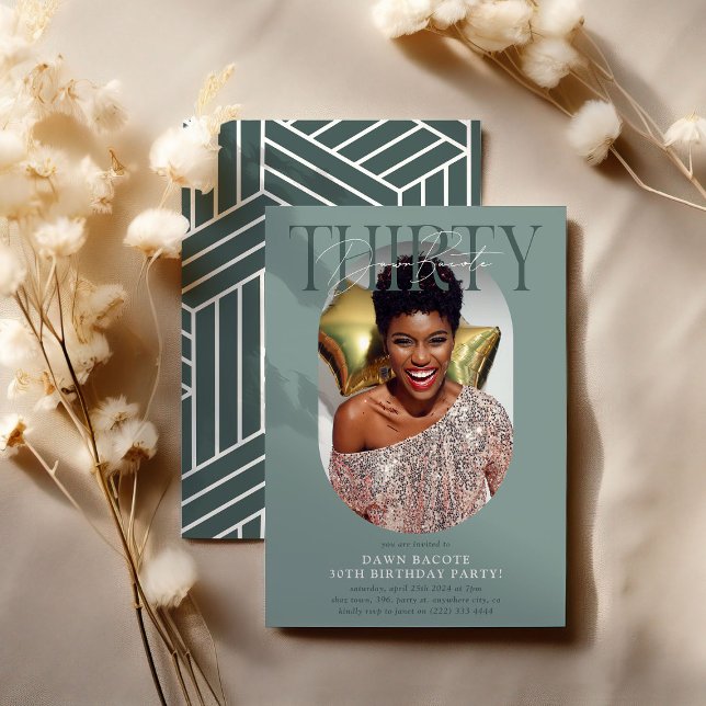 Modernes Oval Foto & Unterschrift 30. Geburtstag Einladung (Von Creator hochgeladen)