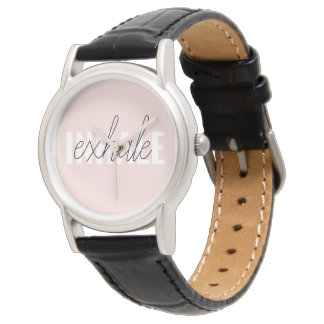 Modernes, pastellrosa, atemberaubendes Zitat Armbanduhr