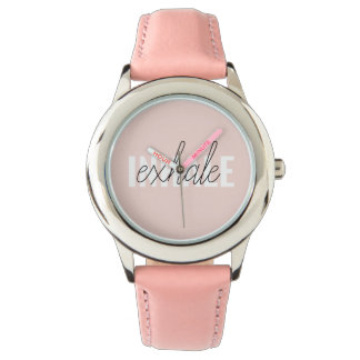 Modernes, pastellrosa, atemberaubendes Zitat Armbanduhr