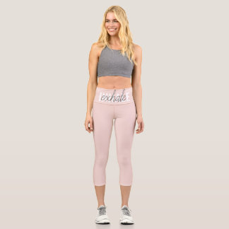 Modernes, pastellrosa, atemberaubendes Zitat Capri Leggings