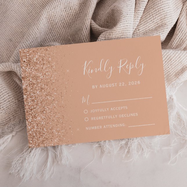 Modernes Peach Imitats Glitzer Edge Wedding RSVP (Von Creator hochgeladen)