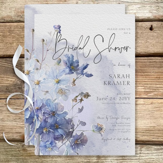 Modernes Periwinkle Blue Wildblumen Brautparty Einladung (Modern Periwinkle Blue Wildflowers Bridal Shower Invitation)