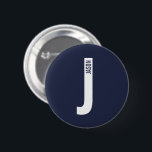 Modernes Personalisiertes Fettmonogramm und Name Button<br><div class="desc">Modernes Monogram Design mit personalisiertem Monogramm Buchstaben "J" und Namen im modernen fett formatierten Sans Serif Schriftart Stil. Perfektes Geschenk für ihn,  Vatertagsgeschenk,  Trauzeuge Geschenk und vieles mehr.</div>