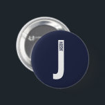 Modernes Personalisiertes Fettmonogramm und Name Button<br><div class="desc">Modernes Monogram Design mit personalisiertem Monogramm Buchstaben "J" und Namen im modernen fett formatierten Sans Serif Schriftart Stil. Perfektes Geschenk für ihn,  Vatertagsgeschenk,  Trauzeuge Geschenk und vieles mehr.</div>