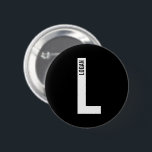 Modernes Personalisiertes Fettmonogramm und Name Button<br><div class="desc">Modernes Monogram Design mit personalisiertem Monogramm-Buchstaben "L" und Namen im modernen fett formatierten Sans Serif Schriftart Stil. Perfektes Geschenk für ihn,  Vatertagsgeschenk,  Trauzeuge Geschenk und vieles mehr.</div>