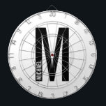 Modernes Personalisiertes Fettmonogramm und Name Dartscheibe<br><div class="desc">Modernes Monogram Design mit personalisiertem Monogramm-Buchstaben "M" und Namen im modernen fett formatierten Sans Serif Schriftart Stil. Perfektes Geschenk für ihn,  Vatertag Geschenk und mehr.</div>