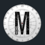 Modernes Personalisiertes Fettmonogramm und Name Dartscheibe<br><div class="desc">Modernes Monogram Design mit personalisiertem Monogramm-Buchstaben "M" und Namen im modernen fett formatierten Sans Serif Schriftart Stil. Perfektes Geschenk für ihn,  Vatertag Geschenk und mehr.</div>