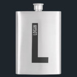 Modernes Personalisiertes Fettmonogramm und Name Flachmann<br><div class="desc">Modernes Monogram Design mit personalisiertem Monogramm-Buchstaben "L" und Namen im modernen fett formatierten Sans Serif Schriftart Stil. Perfektes Geschenk für ihn,  Vatertagsgeschenk,  Trauzeuge Geschenk und vieles mehr.</div>