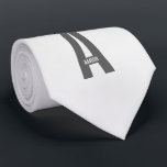 Modernes Personalisiertes Fettmonogramm und Name Krawatte<br><div class="desc">Modernes Monogram Design mit personalisiertem Monogramm Buchstaben "A" und Namen im modernen fett formatierten Sans Serif Schriftart Stil. Perfektes Geschenk für ihn,  Vatertagsgeschenk,  Trauzeuge Geschenk und vieles mehr.</div>