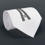 Modernes Personalisiertes Fettmonogramm und Name Krawatte<br><div class="desc">Modernes Monogram Design mit personalisiertem Monogramm Buchstaben "A" und Namen im modernen fett formatierten Sans Serif Schriftart Stil. Perfektes Geschenk für ihn,  Vatertagsgeschenk,  Trauzeuge Geschenk und vieles mehr.</div>