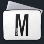 Modernes Personalisiertes Fettmonogramm und Name Laptopschutzhülle<br><div class="desc">Modernes Monogram Design mit personalisiertem Monogramm-Buchstaben "M" und Namen im modernen fett formatierten Sans Serif Schriftart Stil. Perfektes Geschenk für ihn,  Vatertag Geschenk und mehr.</div>