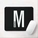 Modernes Personalisiertes Fettmonogramm und Name Mousepad<br><div class="desc">Modernes Monogram Design mit personalisiertem Monogramm-Buchstaben "M" und Namen im modernen fett formatierten Sans Serif Schriftart Stil. Perfektes Geschenk für ihn,  Vatertag Geschenk und mehr.</div>