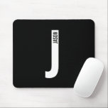 Modernes Personalisiertes Fettmonogramm und Name Mousepad<br><div class="desc">Modernes Monogram Design mit personalisiertem Monogramm Buchstaben "J" und Namen im modernen fett formatierten Sans Serif Schriftart Stil. Perfektes Geschenk für ihn, Vatertag Geschenk und mehr.</div>