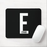 Modernes Personalisiertes Fettmonogramm und Name Mousepad<br><div class="desc">Modernes Monogram Design mit personalisiertem Monogramm Buchstaben "E" und Namen im modernen fett formatierten Sans Serif Schriftart Stil. Perfektes Geschenk für ihn,  Vatertag Geschenk und mehr.</div>