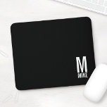 Modernes Personalisiertes Fettmonogramm und Name Mousepad<br><div class="desc">Schwarz und Weiß Modernes Monogram Design mit personalisiertem Monogramm und Namen in modernen fett formatierten Sans Serif Schriftart Stil.</div>
