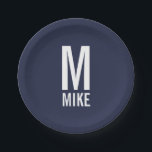 Modernes Personalisiertes Fettmonogramm und Name Pappteller<br><div class="desc">Modernes Monogram Design mit weißem, personalisiertem Monogramm und Namen in modernen fett formatierten Sans Serif Schriftart Stil auf marineblau Hintergrund.</div>