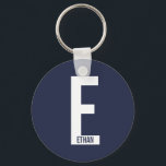 Modernes Personalisiertes Fettmonogramm und Name Schlüsselanhänger<br><div class="desc">Modernes Monogram Design mit personalisiertem Monogramm Buchstaben "E" und Namen im modernen fett formatierten Sans Serif Schriftart Stil. Perfektes Geschenk für ihn,  Vatertagsgeschenk,  Trauzeuge Geschenk und vieles mehr.</div>