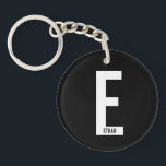 Modernes Personalisiertes Fettmonogramm und Name Schlüsselanhänger<br><div class="desc">Modernes Monogram Design mit personalisiertem Monogramm Buchstaben "E" und Namen im modernen fett formatierten Sans Serif Schriftart Stil. Perfektes Geschenk für ihn,  Vatertagsgeschenk,  Trauzeuge Geschenk und vieles mehr.</div>