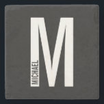 Modernes Personalisiertes Fettmonogramm und Name Steinuntersetzer<br><div class="desc">Modernes Monogram Design mit personalisiertem Monogramm-Buchstaben "M" und Namen im modernen fett formatierten Sans Serif Schriftart Stil. Perfektes Geschenk für ihn,  Vatertagsgeschenk,  Trauzeuge Geschenk und vieles mehr.</div>