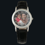 Modernes Personalisiertes Foto und benutzerdefinie Armbanduhr<br><div class="desc">Mit dieser personalisierten Uhr für Frauen mit einem vollständig anpassbaren Foto-Design schaffen Sie einen sinnvollen und stilvollen Sake. Das Uhrengesicht hebt Ihr Lieblingsbild hervor, umgeben von einem schlanken Layout mit klaren Ziffern für ein klassisches und dennoch modernes Aussehen. Das Design ist perfekt für besondere Momente geeignet und ermöglicht es Ihnen,...</div>