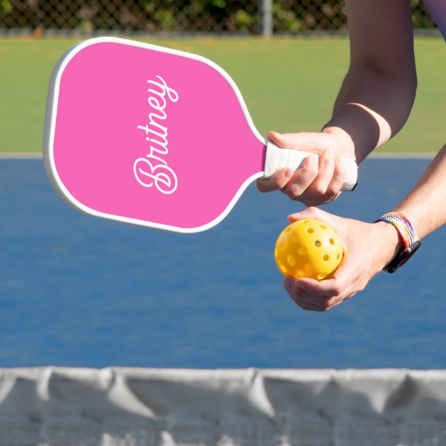 Modernes, Personalisiertes Monogramm mit Hot Pink  Pickleball Schläger (InSitu)